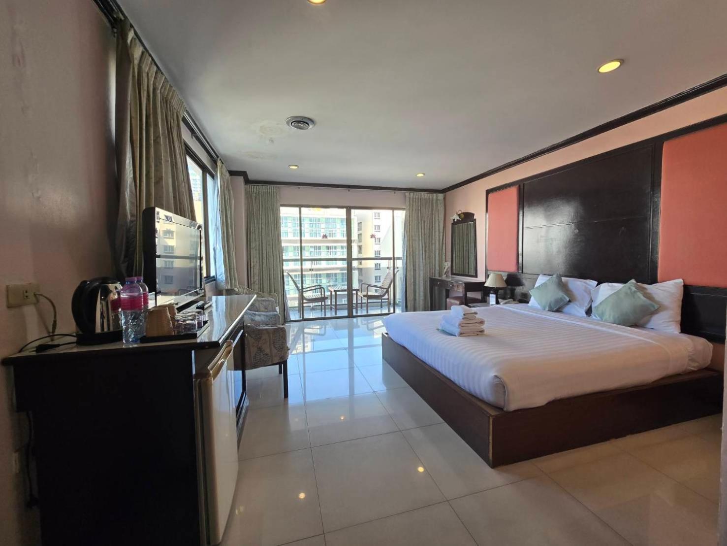 Mike Beach Resort Pattaya Eksteriør billede