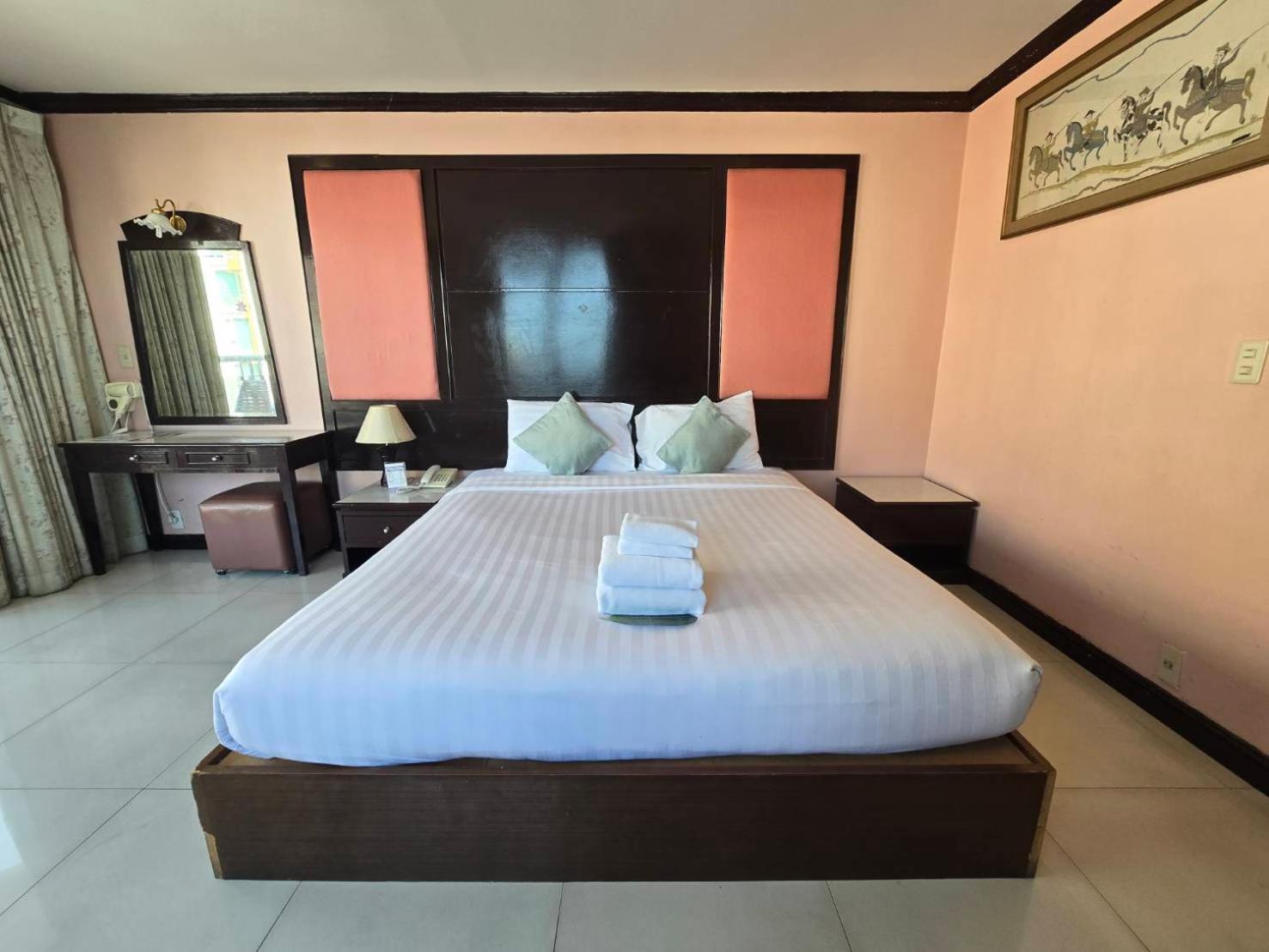 Mike Beach Resort Pattaya Eksteriør billede